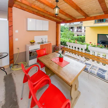 Anita-triple With Terrace Apartment